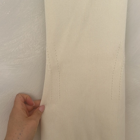 & other stories Fitted Open Back Midi Dress cream
White size small ribbed knit - Picture 6 of 9